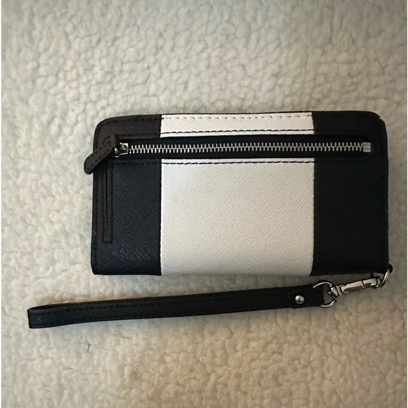 EUC Michael Kors wristlet with side zipper - Picture 2 of 7